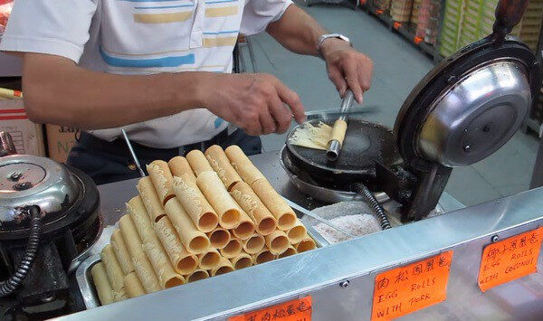 Bánh trứng cuộn