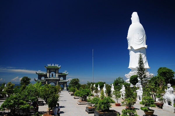 Cảnh đẹp chùa Linh Ứng