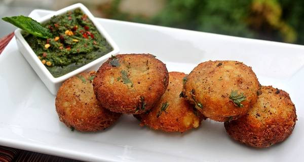 Aloo tikki - món ăn nổi tiếng của Ấn Độ