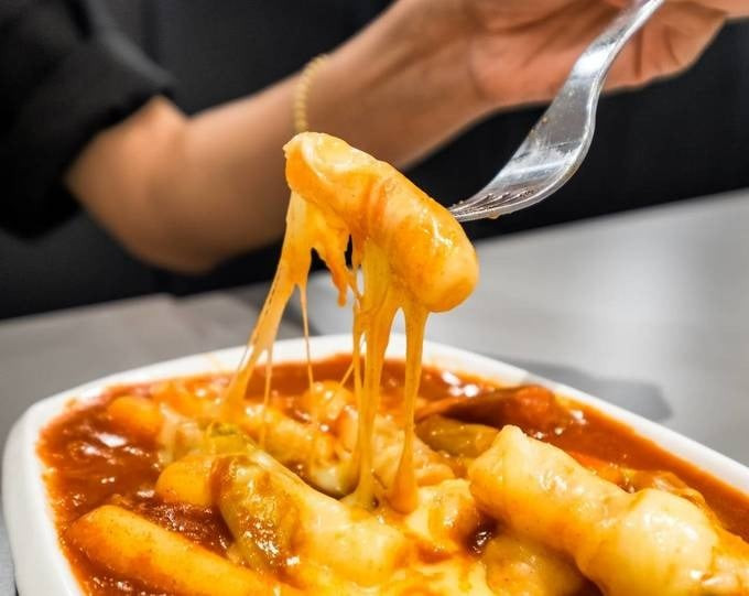 Bánh gạo cay (tteokbokki)