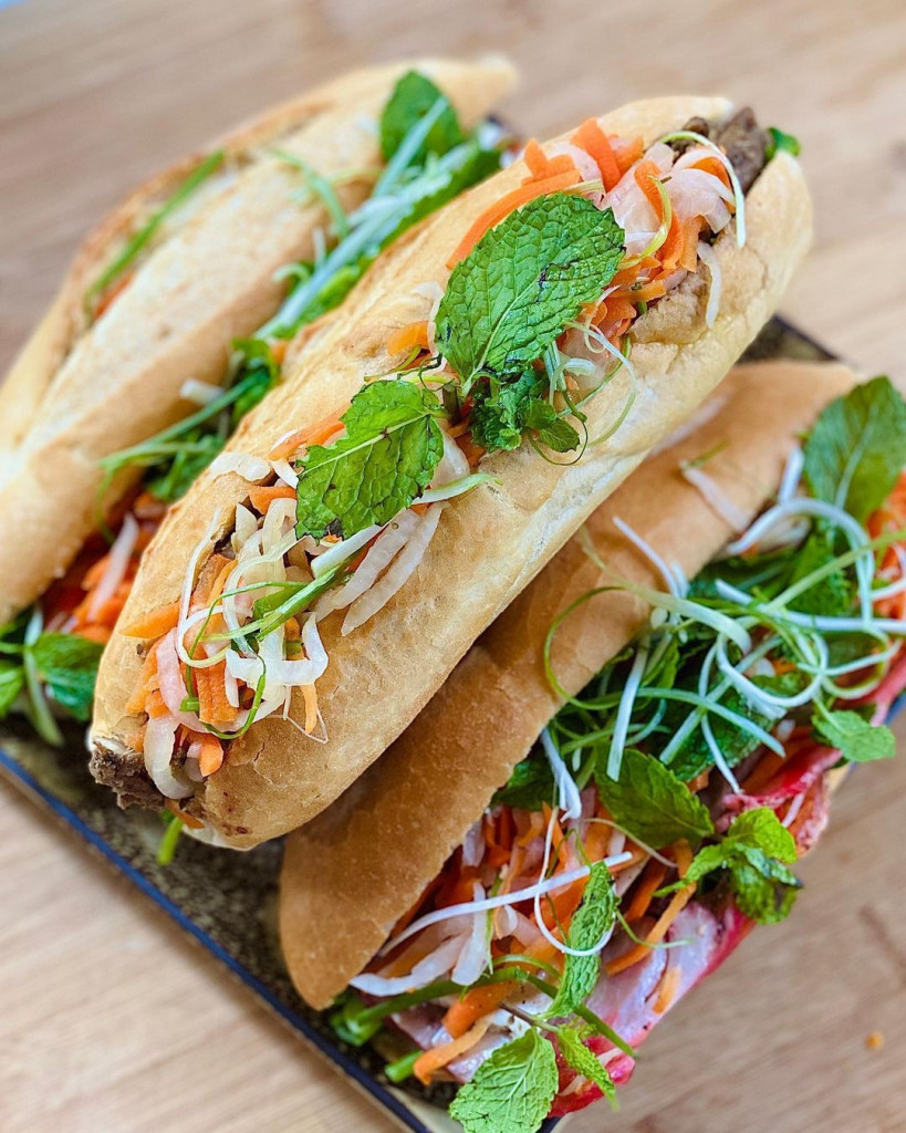 Bánh mì đầy ụ nhân. Ảnh: juliejulez.jpg