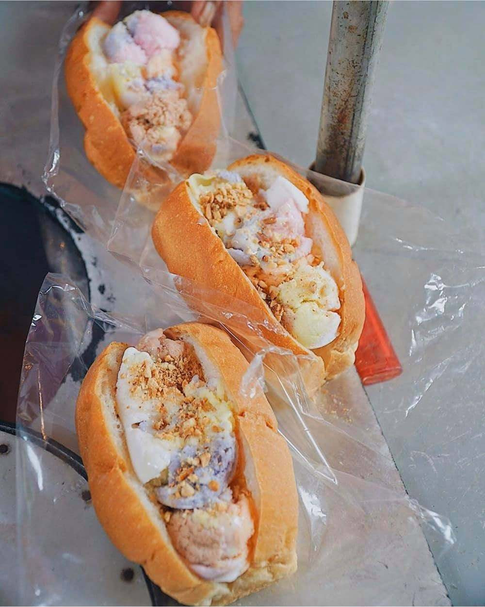 Bánh mì kẹp kem miền Tây