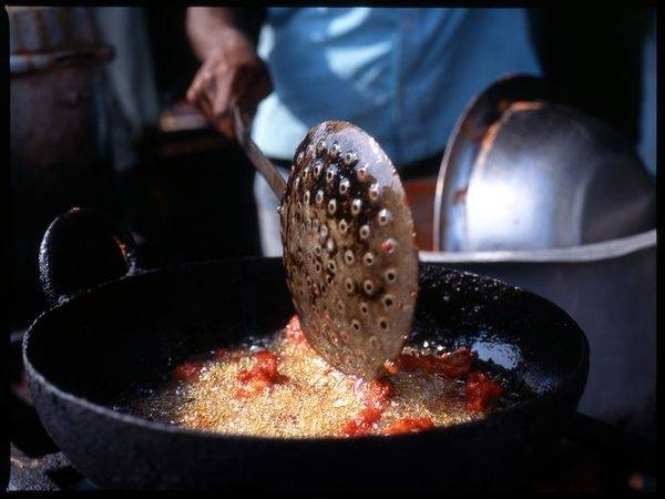 Cảnh chế biến đồ ăn ở Ấn Độ