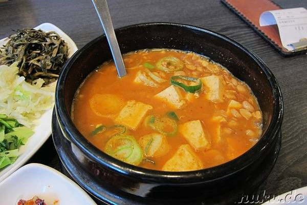 Cheonggukjang (súp xác thối)