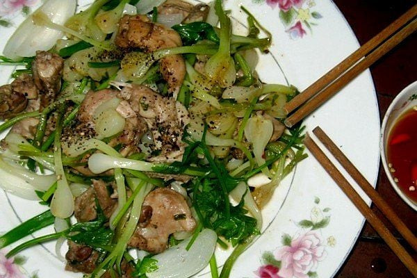 Chuột đồng xào đọt bần.