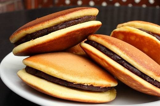 Dorayaki chính là chiếc bánh rán lừng danh mà mèo máy Doraemon mê mẩn.