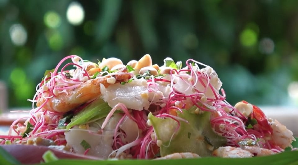 Gỏi bông bần.