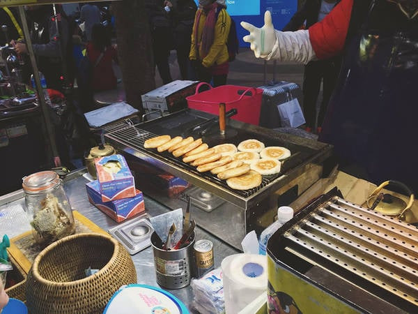 Hotteok (bánh pancake kiểu Hàn Quốc)