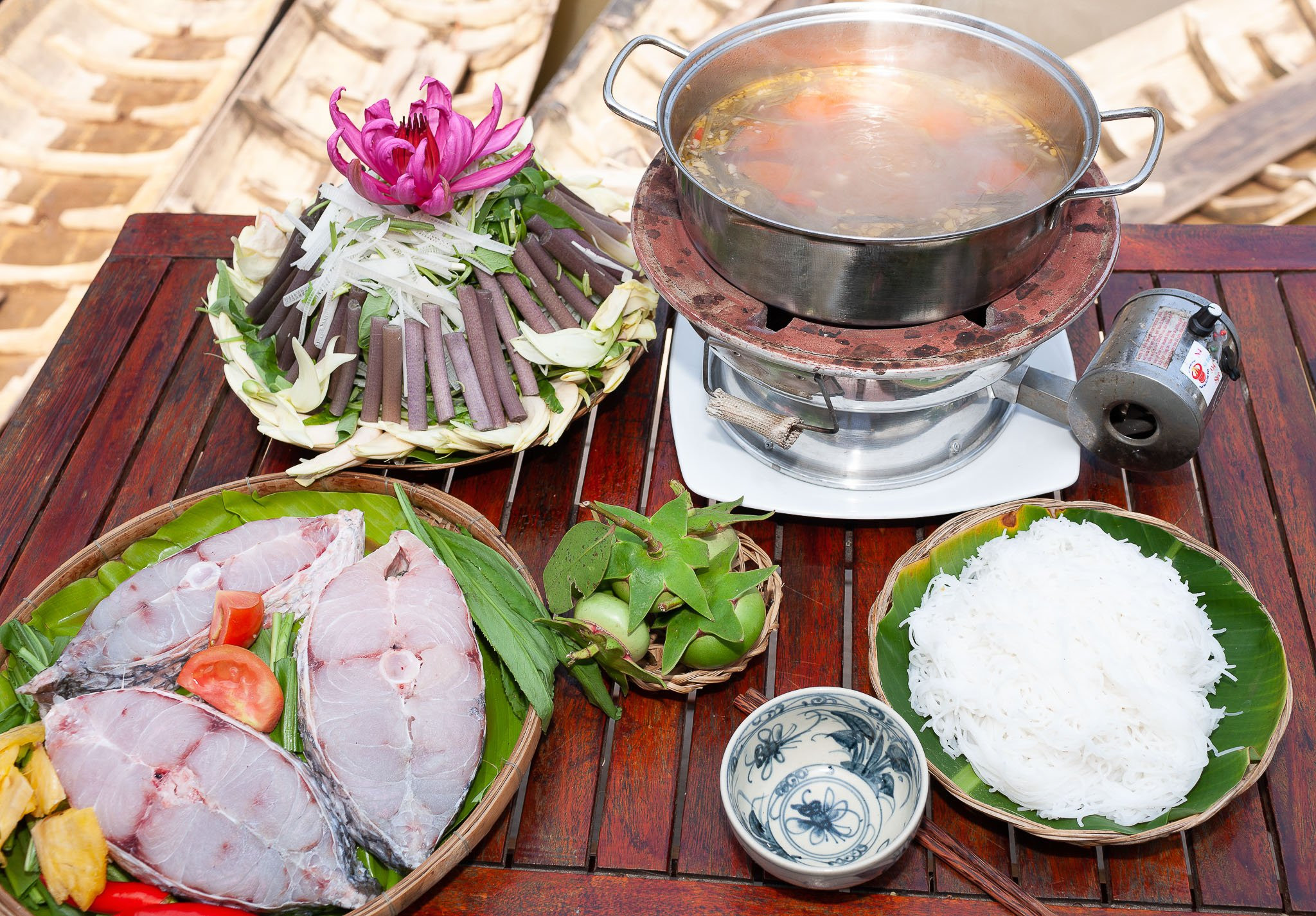 Lẩu bần chua.