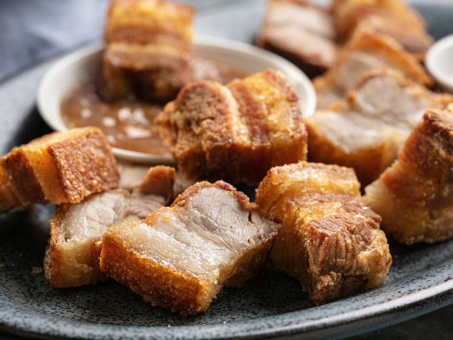 Lechon Kawali với lớp da giòn