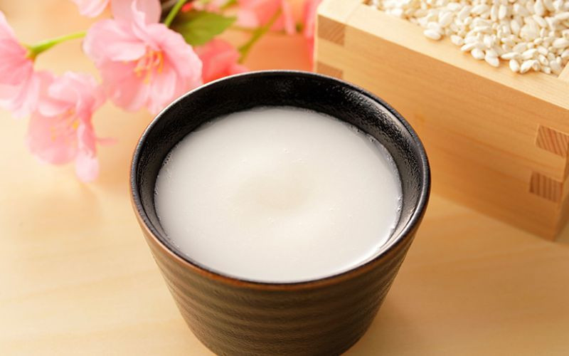 Nổi bật với hương vị ngọt ngào, rượu Amazake – đặc sản truyền thống của Nhật Bản