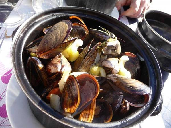 Moules Marinières - món ăn đặc trưng của vùng Normandy