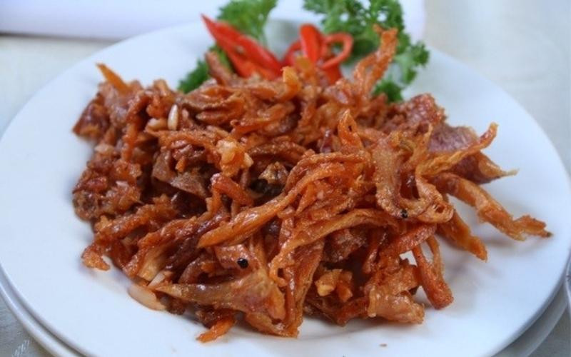 Món khô mực chiên nước mắm – Lựa chọn mới lạ cho bữa tiệc cùng bạn bè