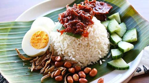 Nasi Lemak (cơm dừa truyền thống)