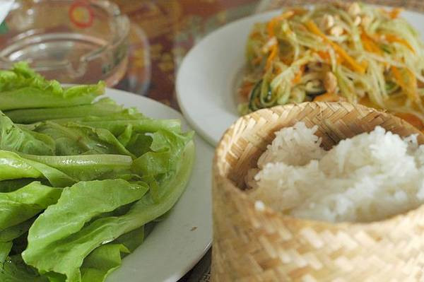 Nộm đu đủ Lào
