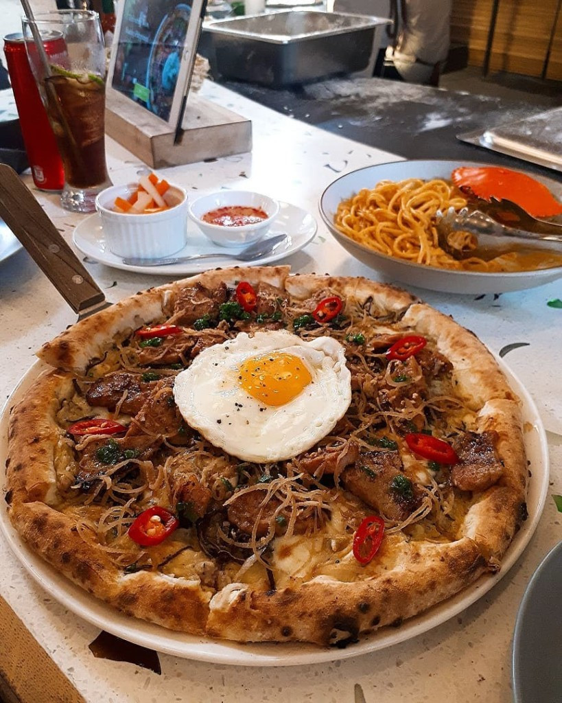 Pizza cơm tấm sáng tạo