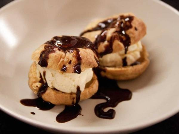 Profiteroles - bánh ngọt truyền thống của Pháp