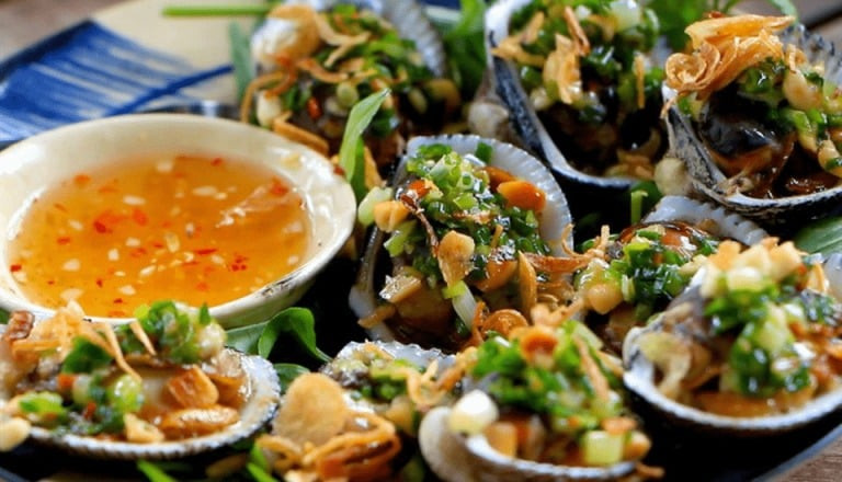 Sò nướng mỡ hành - món ăn hải sản đặc sắc