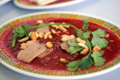 Những món ăn ‘đặc sản’ ở Việt Nam khiến khách Tây e dè