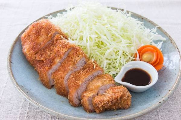 Tonkatsu giòn rụm savoureux. Ảnh: Japaninfo