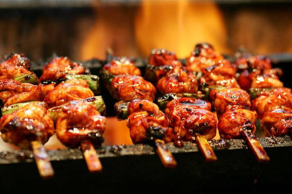 Yakitori là món ăn thu hút thực khách. Ảnh: Travel deals – Dealsoffers