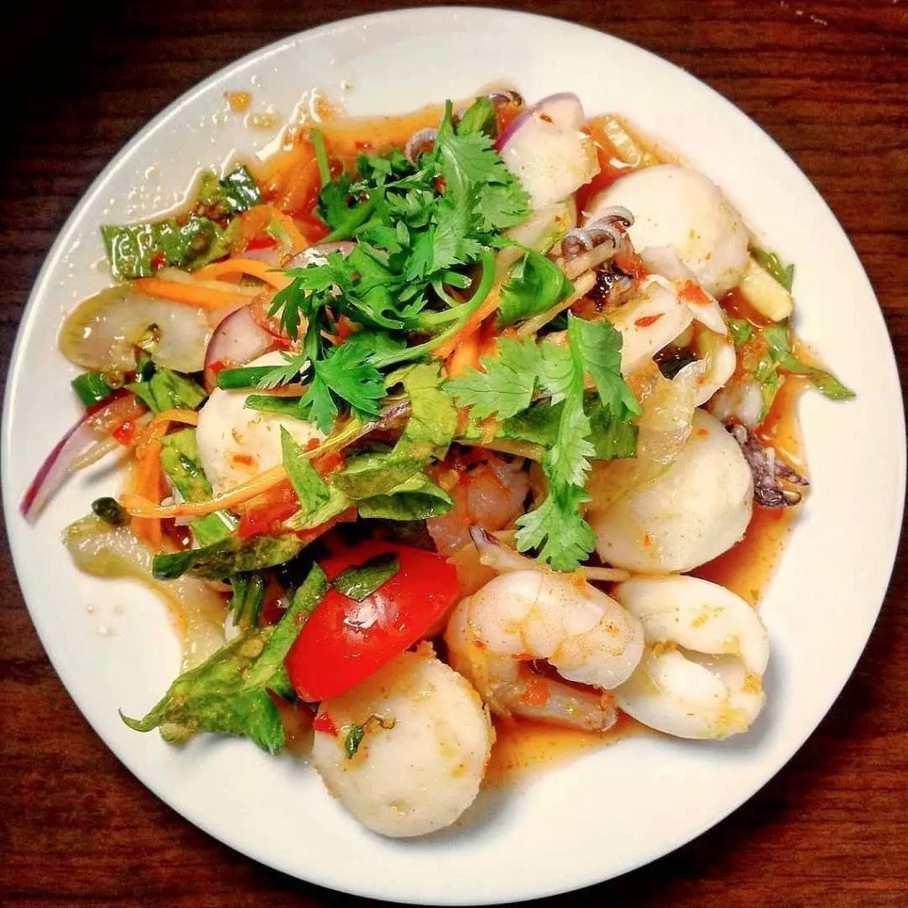 Yam Talay - Salad hải sản tươi ngon